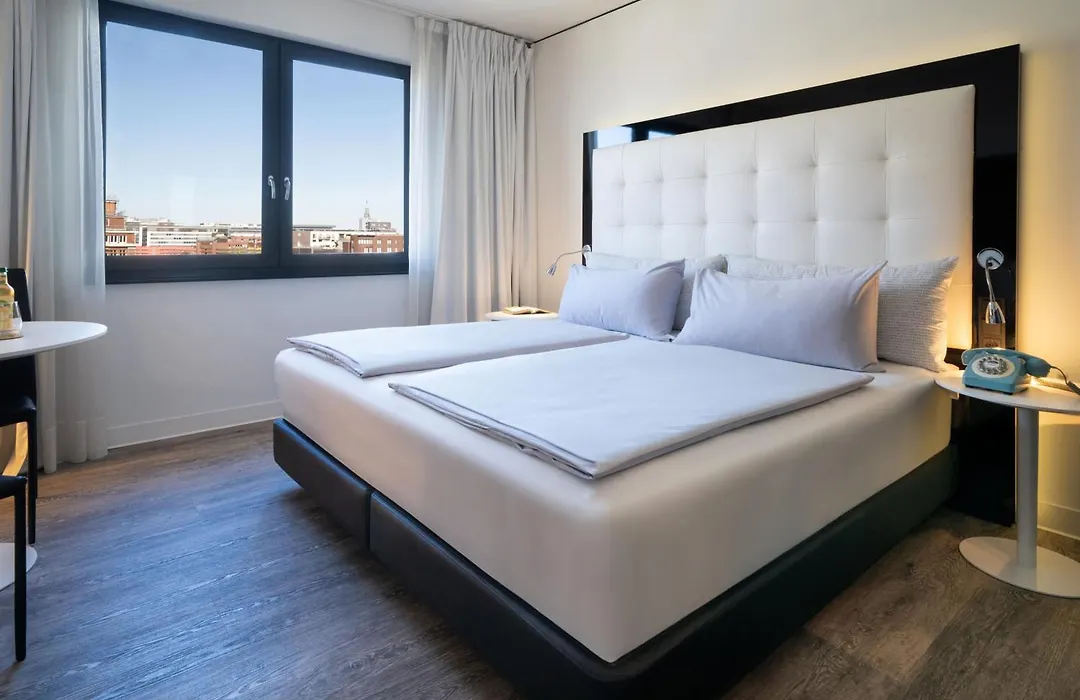 Innside By Melia Hamburg Hafen-1